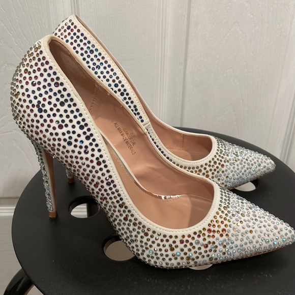 Rhinestone Pumps Size 8.5 - Picture 4 of 9